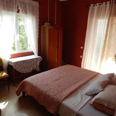 Acharavi Apartament *